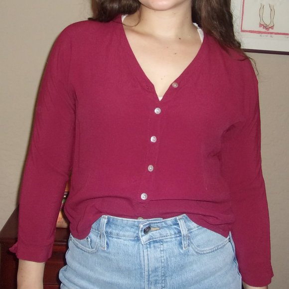 Red button front top - Picture 1 of 7